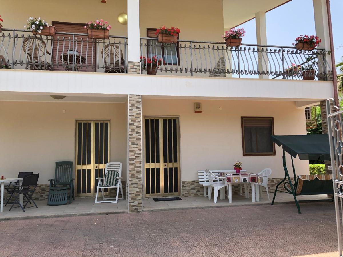 Ferienwohnung La Maison De Daniele Et Maria Fontane Bianche Exterior foto